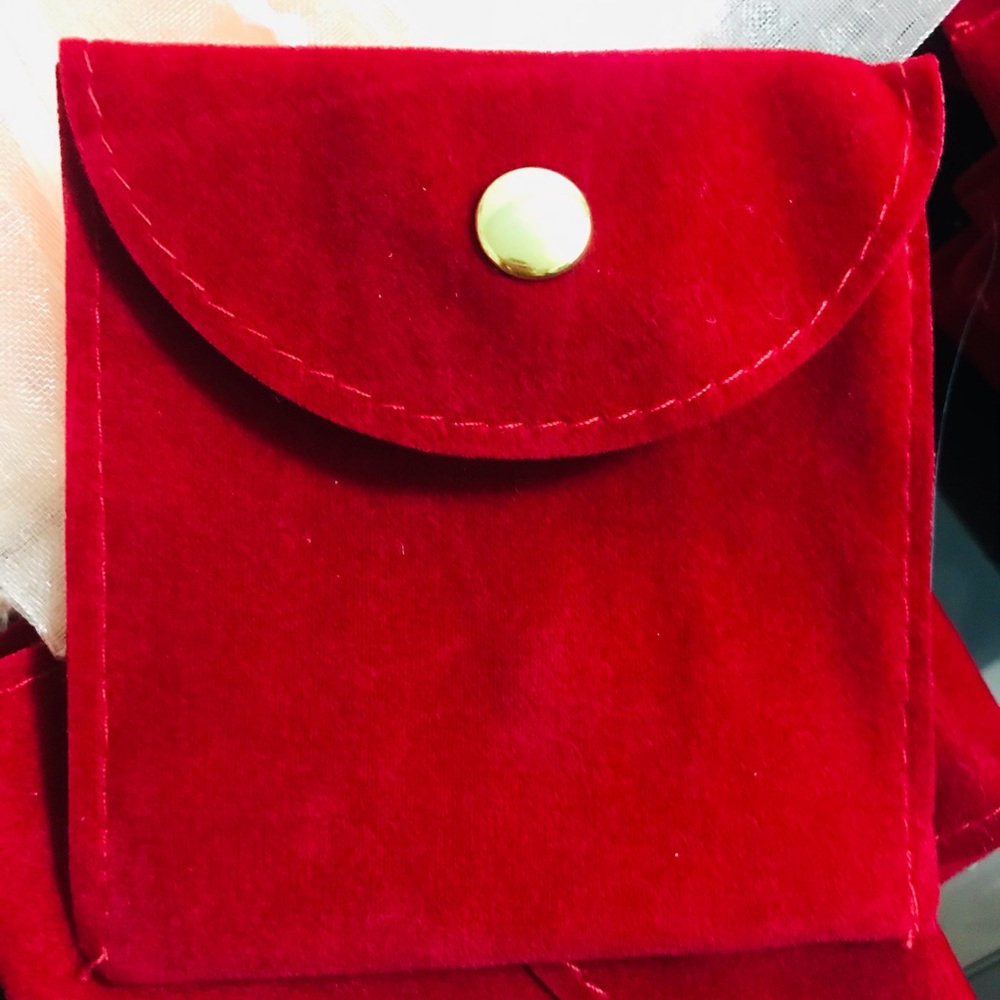 95 Red velvet pouches (3inx 3in)